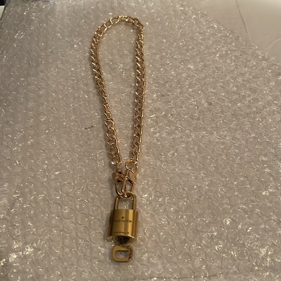 Louis Vuitton #309 Padlock & Key Necklace, made before 2009) Authentic - Picture 4 of 4